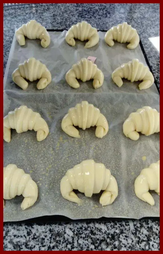 croissants-sur-plaque.webp